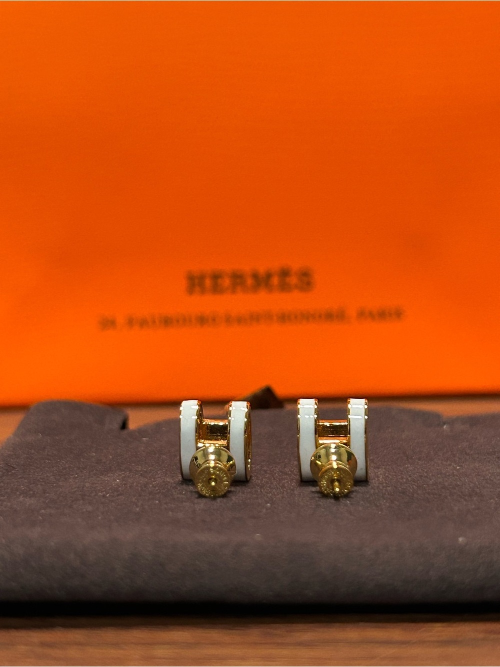 Hermes Pop H Earrings White & Gold - Picture 3 of 4